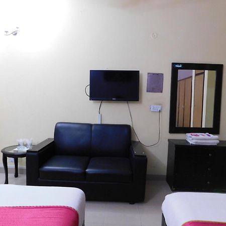 Hotel Tourist Inn Lahore Luaran gambar