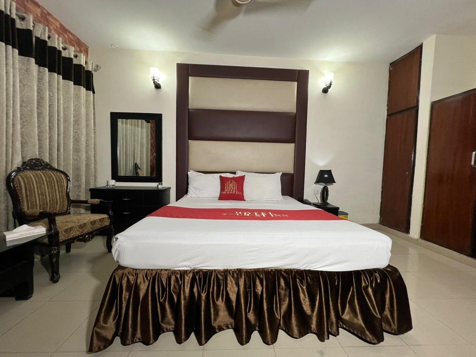 Hotel Tourist Inn Lahore Luaran gambar